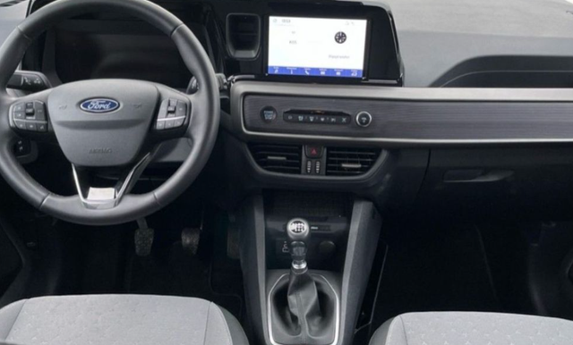 Ford Tourneo Courier 1.0 Ecoboost 92kW Titanium 