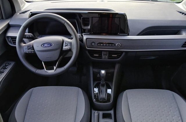 Ford Tourneo Courier 1.0 Eco Boost 92kW Titanium 7-DCT 