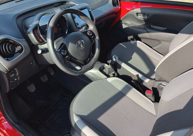 Toyota Aygo 1.0i VVT-i 53kW X-Play 