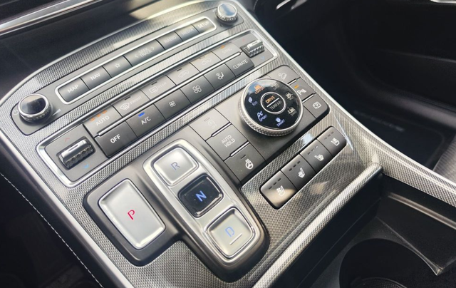 Hyundai Santa Fe 2.2 CRDi 142kW Premium DCT 4WD 