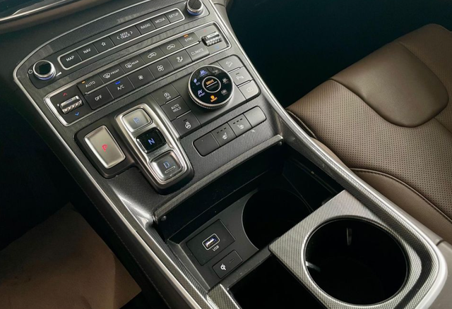 Hyundai Santa Fe 2.2 CRDi 142kW Style DCT 4WD 