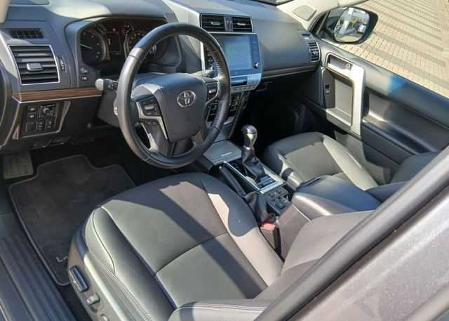 Toyota Land Cruiser 2.8 D-4D 150kW Invincible 6AT 