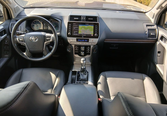 Toyota Land Cruiser 2.8 D-4D 150kW Invincible 6AT 