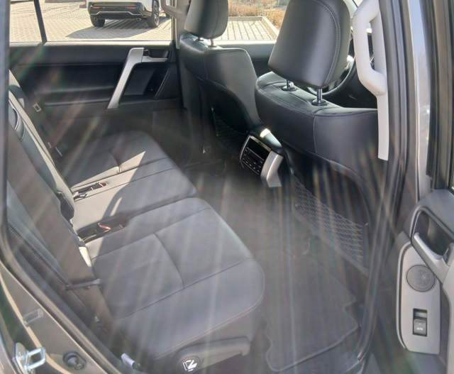 Toyota Land Cruiser 2.8 D-4D 150kW Invincible 6AT 