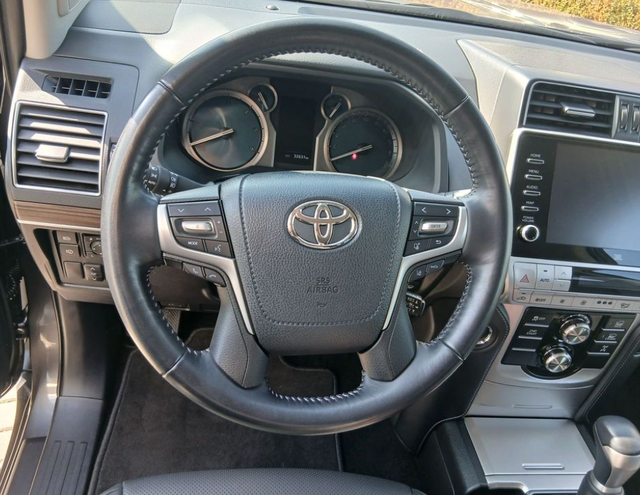 Toyota Land Cruiser 2.8 D-4D 150kW Invincible 6AT 