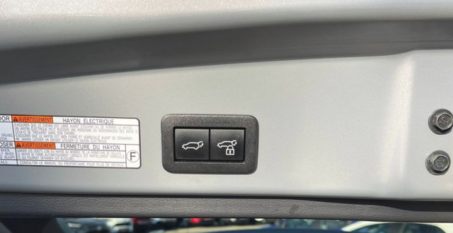 Toyota Corolla cross 2.0 HSD 135kW Style Tech 4WD 