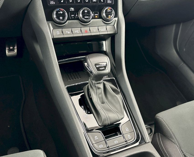 Skoda Karoq 2.0 TSI 140kW Sportline 4x4 DSG 