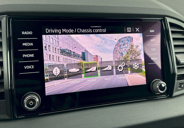 Skoda Karoq 2.0 TSI 140kW Sportline 4x4 DSG 