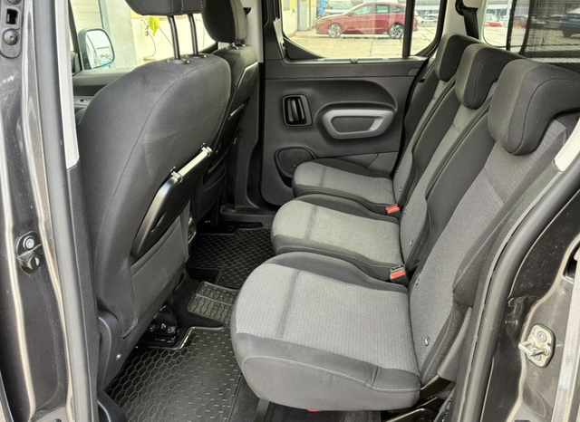Toyota ProaAce City 1.2 T 96kW Family L2 AT 