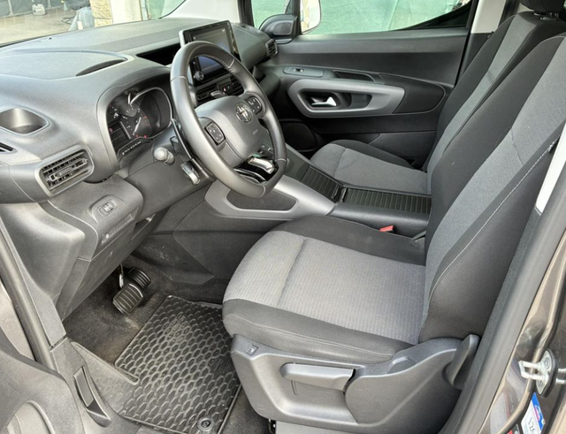 Toyota ProaAce City 1.2 T 96kW Family L2 AT 