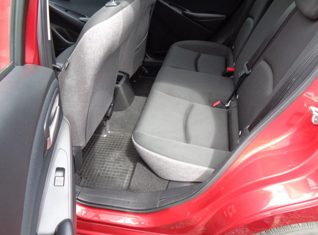 Mazda 2 1.5i 66kW Center Line AT 