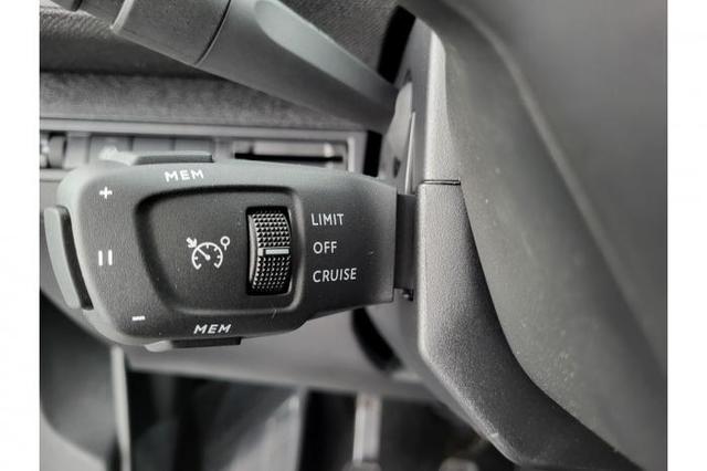 Peugeot 3008 Active Pack 1.2 PureTech 96kW (131 PS) 6-Gang-Schaltgetriebe 