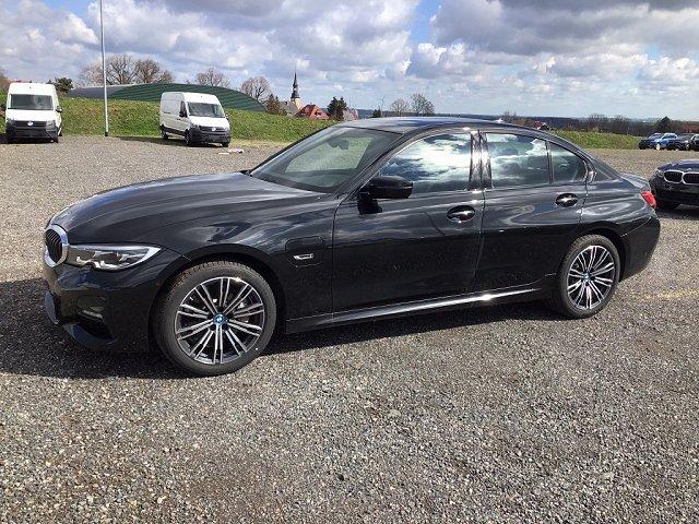 BMW 3er - 330 e M Sport*Cockpit Prof*HiFi*Kamera*LED*DAB*
