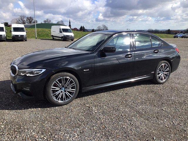 BMW 3er - 330 e M Sport*Cockpit Prof*HiFi*Kamera*LED*DAB*