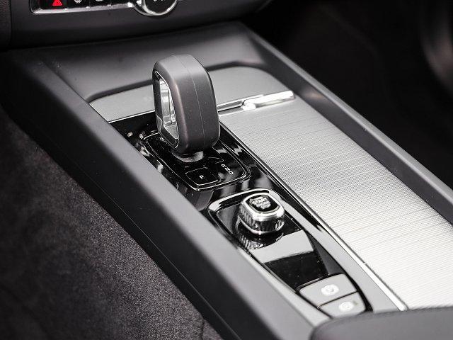 Volvo XC60 - XC 60 Core 2WD B4 Benzin EU6d StandHZG AHK digitales Cockpit Memory Sitze Soundsystem