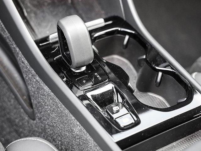 Volvo XC40 XC 40 Plus Dark Recharge Plug-In Hybrid 2WD T5 Twin Engine EU6d StandHZG Navi digitales Cockpit 
