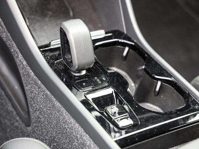 Volvo XC40 XC 40 Plus Dark Recharge Plug-In Hybrid 2WD T5 Twin Engine EU6d StandHZG Navi digitales Cockpit 
