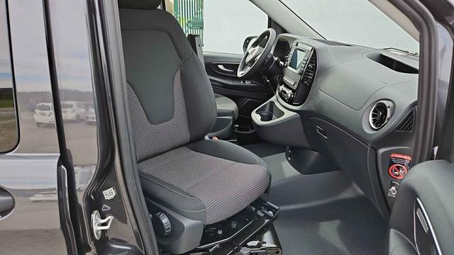Mercedes-Benz V-Klasse V 300 d 4Matic lang 7-Sitzer ACC AHK LED NAVI RFK SHZ 