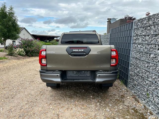 Toyota Hilux 2.8 D-4D 4WD AT Invincible L ager 
