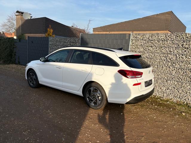 Hyundai i30 Kombi 1.5 T-GDI 48V DCT Smart Sitzheizung 
