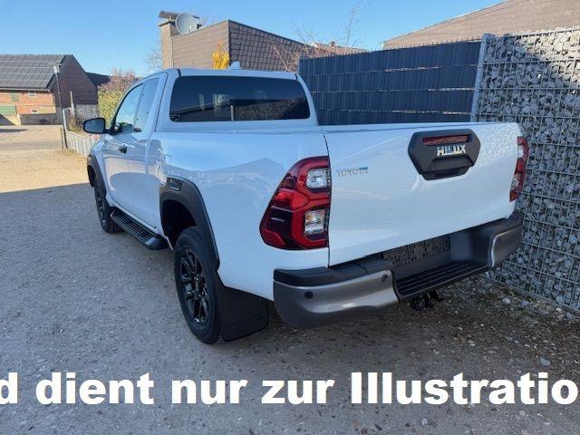 Toyota Hilux Extra Cab 2.8 D-4D Invincible AT 4WD 