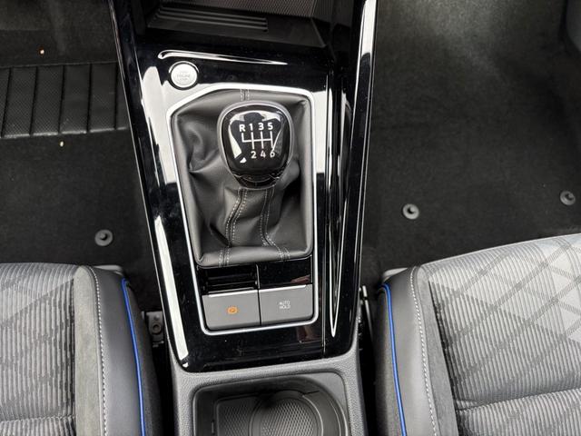Volkswagen Golf 1.5 TSI R-Line Limited 18" Keyless 