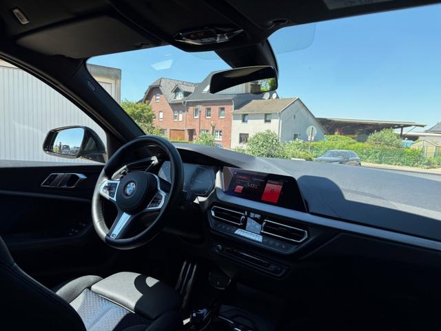 BMW 1er i M Sport Navi App SHZ Allwetter 