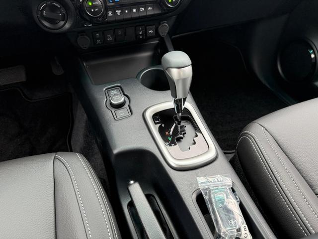 Toyota Hilux Double Cab 2.8 48V AT Leder APP SHZ CAM 