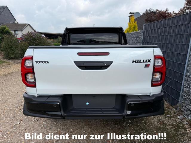 Toyota Hilux 2.8 D-4D 4WD AT GR Sport 2 Pearl White 