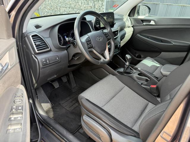 Hyundai TUCSON 1.6 T-GDI Navi SHZ AHK 18" Allwetter 