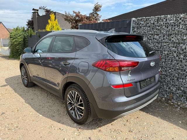 Hyundai TUCSON 1.6 T-GDI Navi SHZ AHK 18" Allwetter 