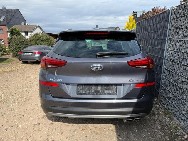 Hyundai TUCSON 1.6 T-GDI Navi SHZ AHK 18" Allwetter 