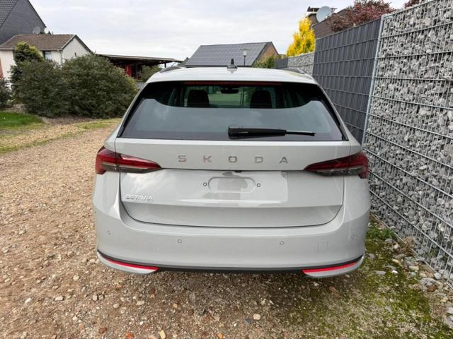 Skoda Octavia Combi 2.0 TDI DSG APP SHZ AHK CAM 