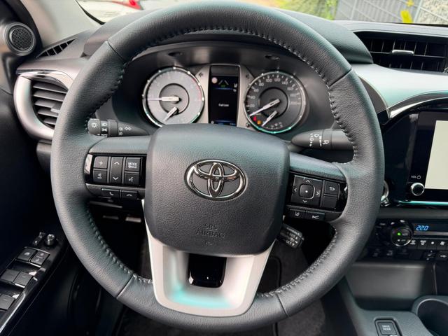 Toyota Hilux 2.8 48V AT 4WD APP ACC CAM SHZ 