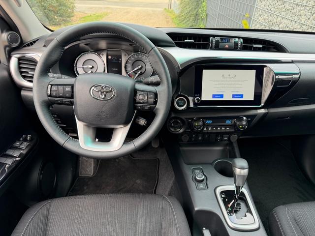 Toyota Hilux 2.8 48V AT 4WD APP ACC CAM SHZ 