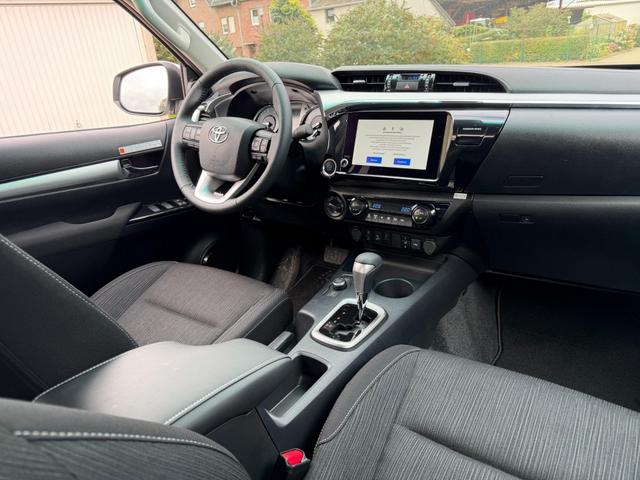 Toyota Hilux 2.8 48V AT 4WD APP ACC CAM SHZ 