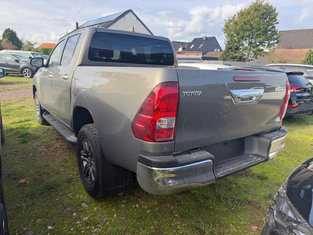 Toyota Hilux 2.8 48V AT 4WD APP ACC CAM SHZ 