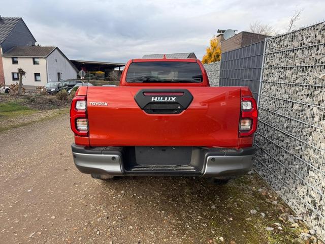 Toyota Hilux Extra Cab 2.8 D-4D AT 4WD Invincible Orange 