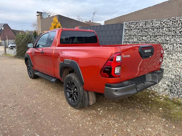 Toyota Hilux Extra Cab 2.8 D-4D AT 4WD Invincible Orange 