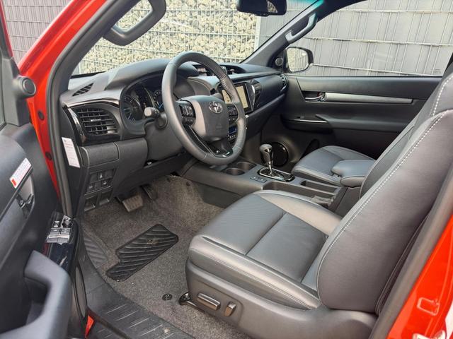 Toyota Hilux Extra Cab 2.8 D-4D AT 4WD Invincible Orange 