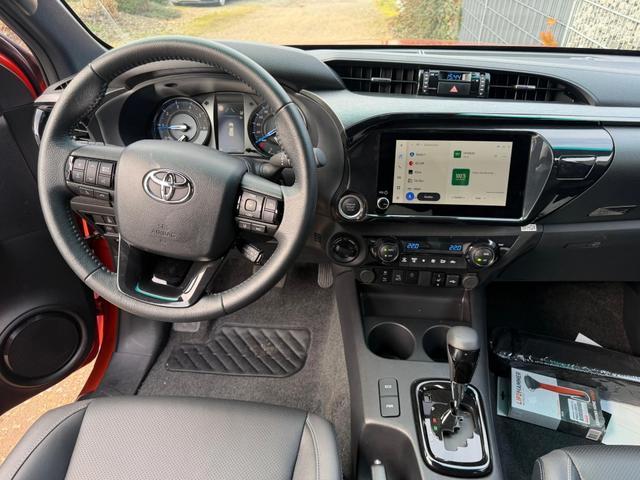 Toyota Hilux Extra Cab 2.8 D-4D AT 4WD Invincible Orange 