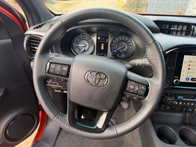 Toyota Hilux Extra Cab 2.8 D-4D AT 4WD Invincible Orange 