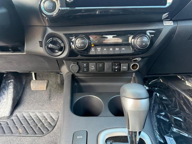 Toyota Hilux Extra Cab 2.8 D-4D AT 4WD Professional Ash grey 