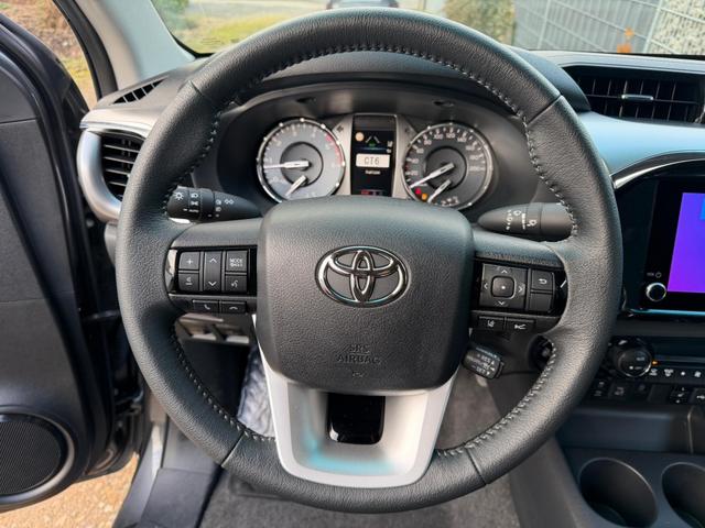 Toyota Hilux Extra Cab 2.8 D-4D AT 4WD Professional Ash grey 