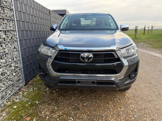 Toyota Hilux Extra Cab - 2.8 D-4D AT 4WD Professional Ash grey