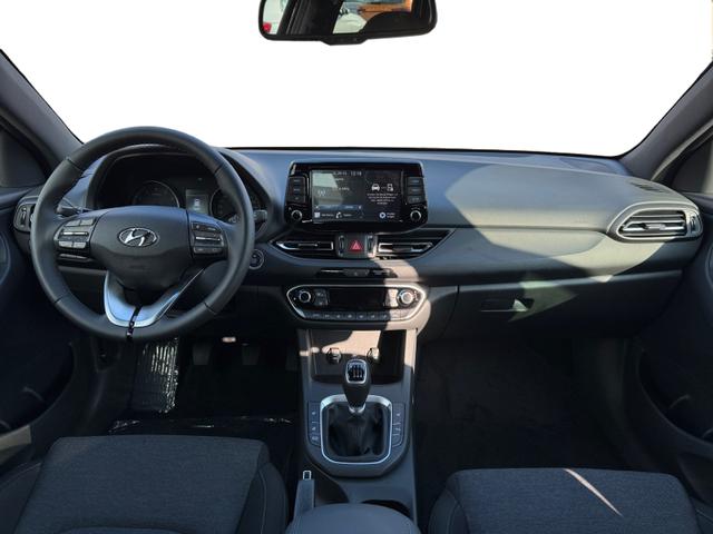 Hyundai i30 1,5 T-GDI Voll LED LHT PDC 2x Kam App RFK 