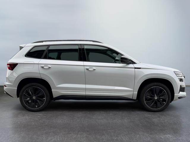 Skoda Karoq 1,5 TSI DSG Sportline 2ZKli AHK ACC SHT PDC Kam 5JG 