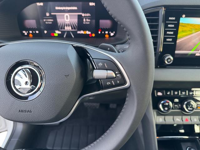 Skoda Karoq 1.5 TSI DSG Selec 2Zoklim SHZ LED 2xPDC Kam ACC AHK Sunset 5JG 