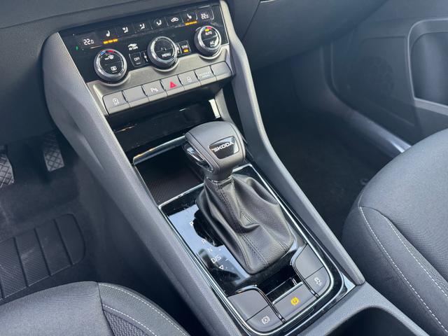 Skoda Karoq 1.5 TSI DSG Selec 2Zoklim SHZ LED 2xPDC Kam ACC AHK Sunset 5JG 