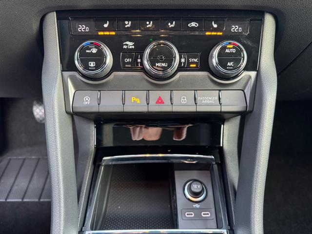 Skoda Karoq 1.5 TSI DSG Selec 2Zoklim SHZ LED 2xPDC Kam ACC AHK Sunset 5JG 